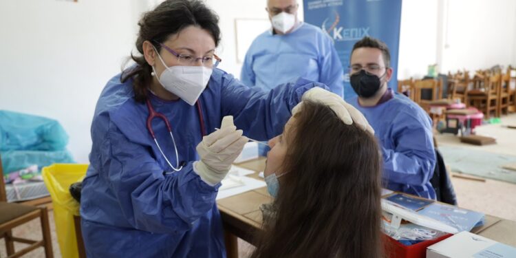 Περιφέρεια Αττικής: Ιατρικοί έλεγχοι και rapidtest σε παιδιά από την Ουκρανία