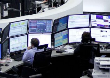 Έκτακτο σχέδιο της Κομισιόν για ενδεχόμενο ενεργειακού μπλακάουτ: Τηλεργασία και φρένο στα ΙΧ