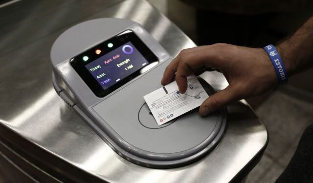 e-ticket: Έρχονται οι πιστωτικές ή χρεωστικές κάρτες στις «πύλες» των ΜΜΜ
