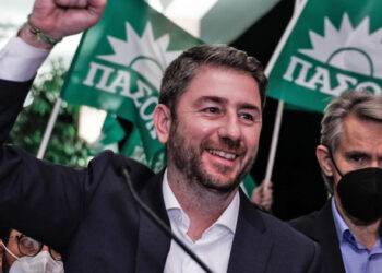 ΠΑΣΟΚ: «Ψήφος εμπιστοσύνης» από 180.000 πολίτες