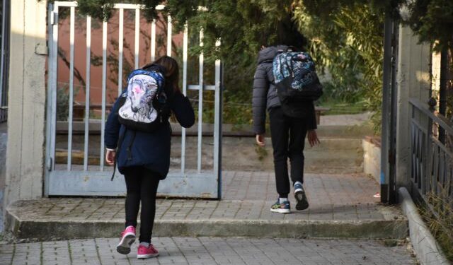 Επιτροπή: Τέλος η υποχρεωτική μάσκα στα σχολεία
