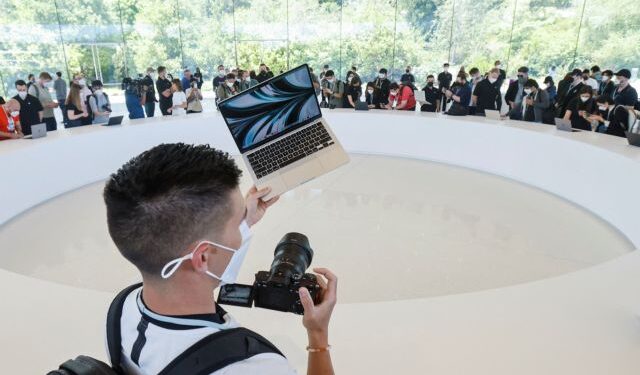Apple: Είσοδος στα ΙΧ, ταχύτερα laptops και νέο σύστημα πληρωμών