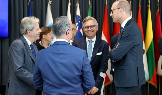 ESM: Η Ελλάδα παραμένει ευάλωτη, παρά την ισχυρή ανάκαμψη της οικονομίας
