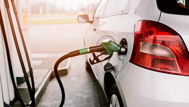 Fuel Pass 2: Αυξάνεται ως στις 45.000 ευρώ το εισοδηματικό όριο για τους δικαιούχους