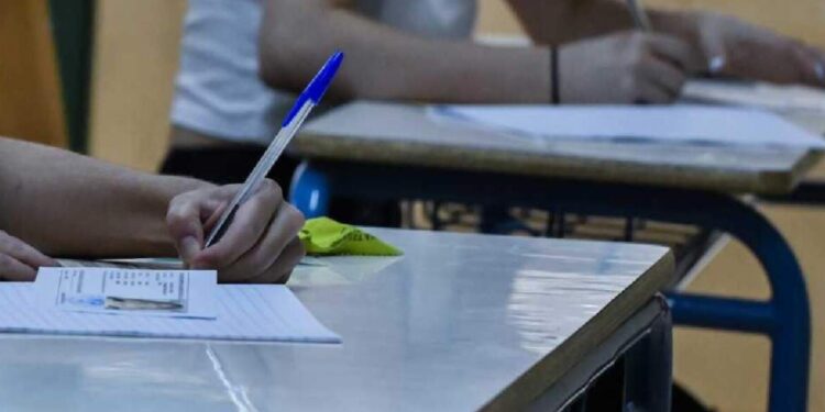 Πανελλαδικές: Αρχαία Ελληνικά, Μαθηματικά και Βιολογία σήμερα για τους μαθητές των ΓΕΛ