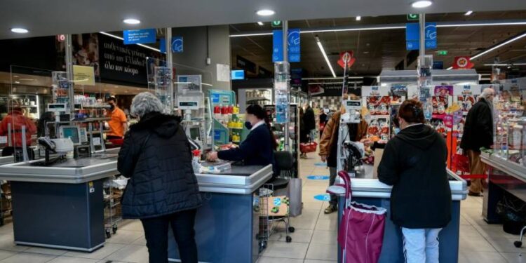 Πρεμιέρα σήμερα για την ψηφιακή κάρτα εργασίας σε τράπεζες και σούπερ μάρκετ
