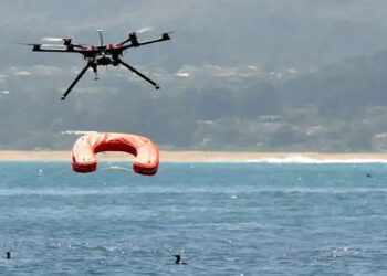 Drone σε ρόλο ναυαγοσώστη έσωσε παιδί που πνιγόταν στη Βαλένθια