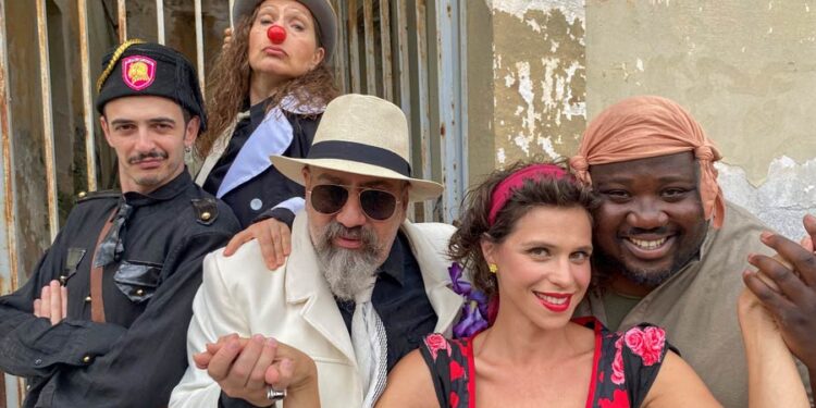 Ο Δημήτρης Φραγκιόγλου μας μιλά για τους “Τρελούς έρωτες σε σκοτεινούς καιρούς ή απλά… Λα Μοσκέτα”