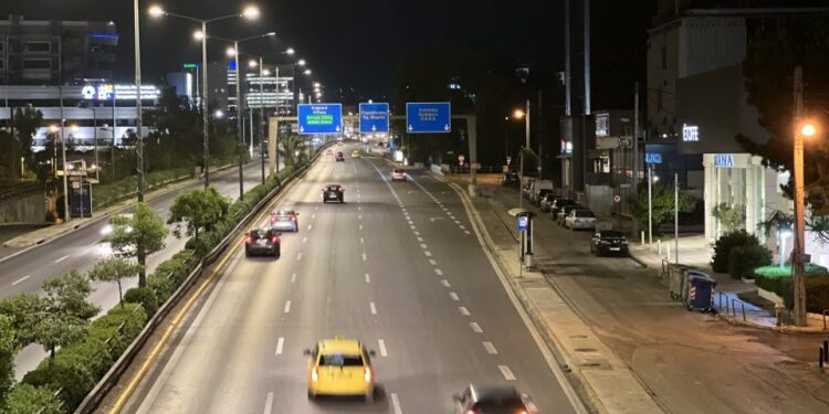 Περιφέρεια Αττικής: Ολοκληρώθηκε η τοποθέτηση νέων φωτιστικών Led στην Λεωφόρο Κηφισίας
