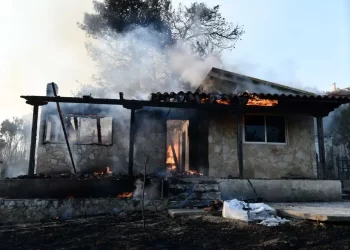 Φωτιές στην Αττική: Τα 12 μέτρα στήριξης της κυβέρνησης για τους πυρόπληκτους