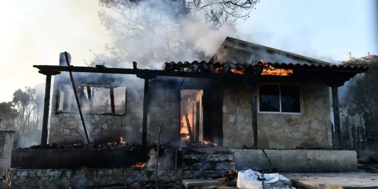 Φωτιές στην Αττική: Τα 12 μέτρα στήριξης της κυβέρνησης για τους πυρόπληκτους