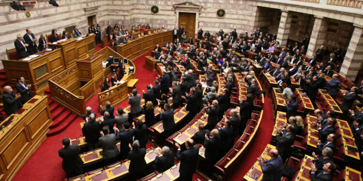 Στις 22 Αυγούστου σύγκλιση της Βουλής για τις υποκλοπές – Στα ύψη η πολιτική αντιπαράθεση