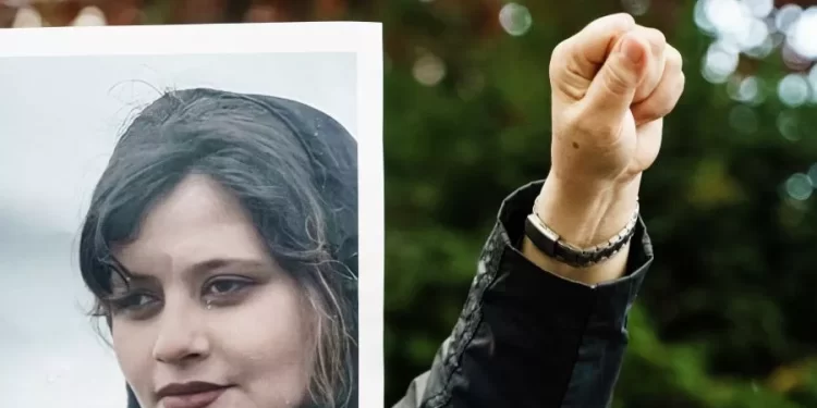 Χάος στο Ιράν: Τουλάχιστον 36 νεκροί στις διαδηλώσεις – Ο στρατός προαναγγέλλει επέμβαση