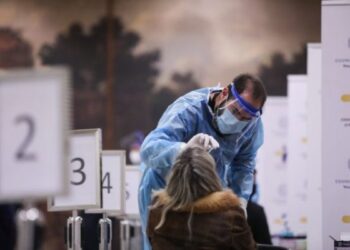 Κοροναϊός: 44.775 κρούσματα την τελευταία εβδομάδα – 79 διασωληνωμένοι και 97 θάνατοι