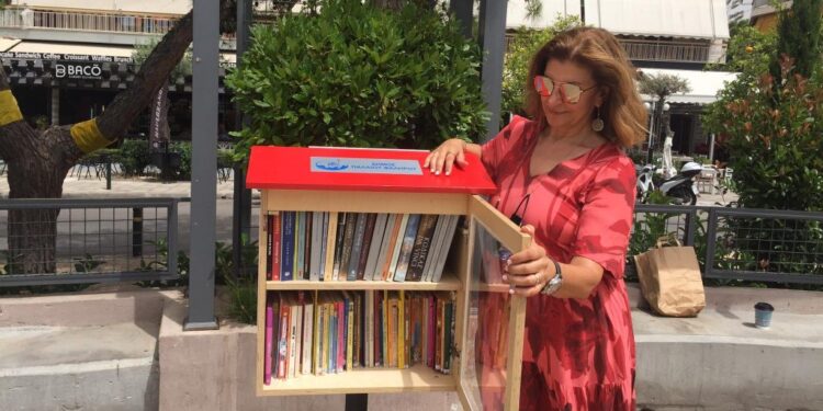 Υπαίθρια βιβλιοθήκη στον Δήμο Παλαιού Φαλήρου