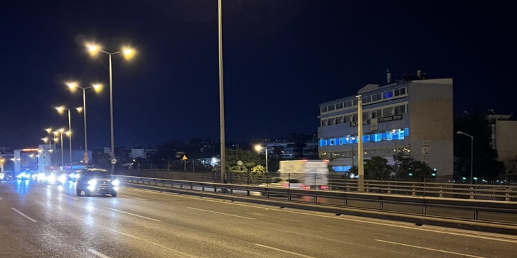 Περιφέρεια Αττικής: Σε ποσοστό 85% έχουν αντικατασταθεί τα ενεργοβόρα φωτιστικά με σύγχρονους λαμπτήρες led