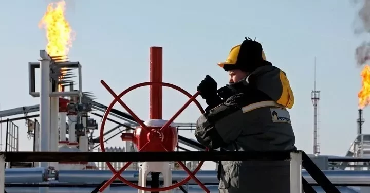 Στην επιβολή πλαφόν στην τιμή του ρωσικού πετρελαίου συμφώνησαν οι ΥΠΟΙΚ της G7