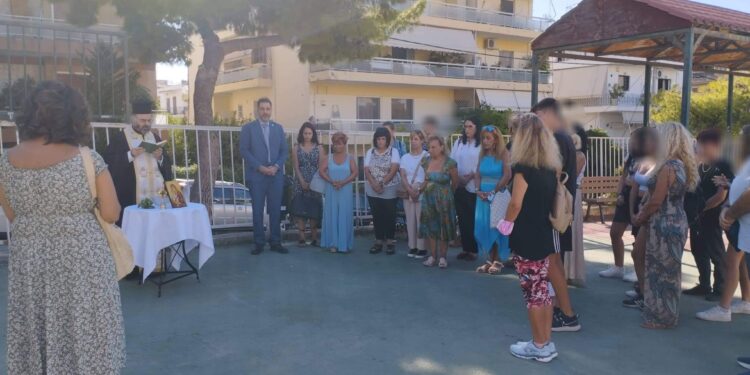 Αγιασμός στο κοινωνικό φροντιστήριο Αλίμου