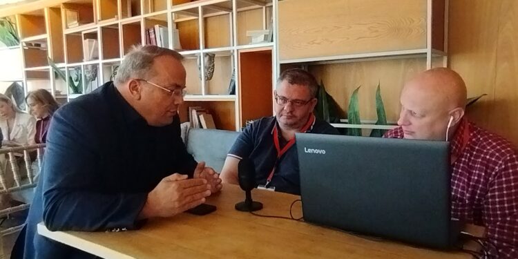 Γρηγόρης Κωνσταντέλλος: «Να αναλάβουν οι δήμοι τη λειτουργία του δικτύου των Κέντρων Υγείας»