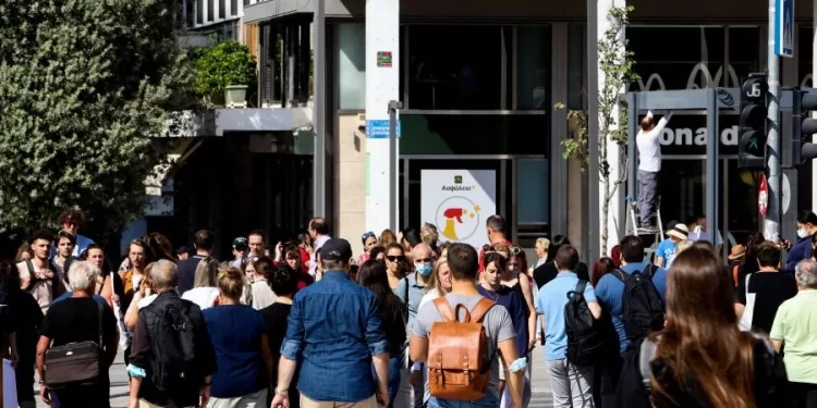 ΕΟΔΥ: 54.649 κρούσματα, 66 διασωληνωμένοι και 85 θάνατοι την τελευταία εβδομάδα