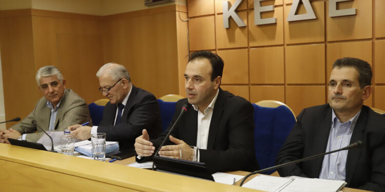 ΚΕΔΕ: Αλληλεγγύη στον δήμαρχο Αλίμου για τις απειλές που δέχεται