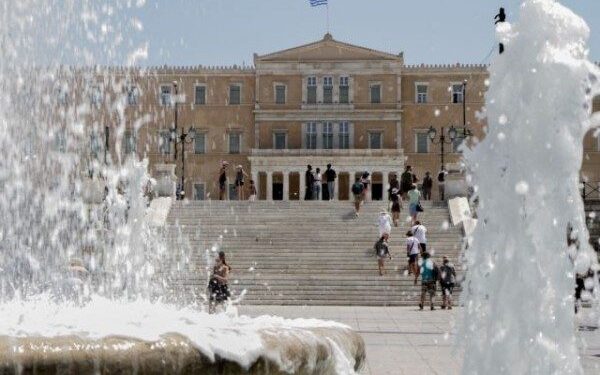 Καιρός: Η εβδομάδα ξεκινά με μίνι καλοκαίρι