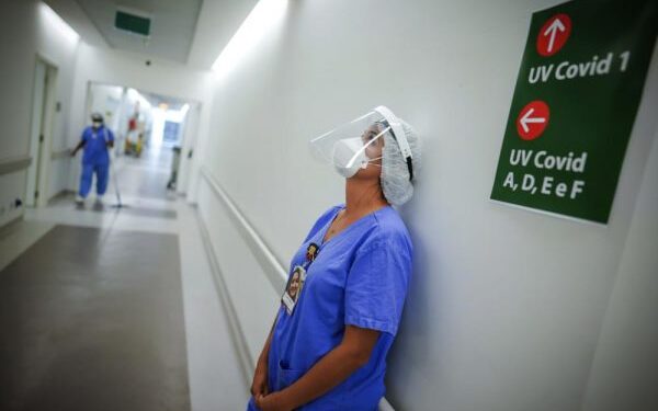 Παράθυρο επιστροφής των ανεμβολίαστων υγειονομικών ανοίγει το ΣτΕ