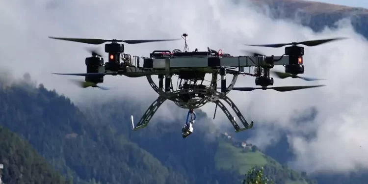 Drones: Οι ακούραστοι «ιπτάμενοι εργάτες» και το μέλλον τους στις μεταφορές