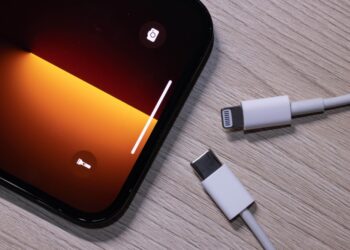 Φορτιστής iPhone: Τι ισχύει αυτή τη στιγμή και τι αναμένεται να αλλάξει