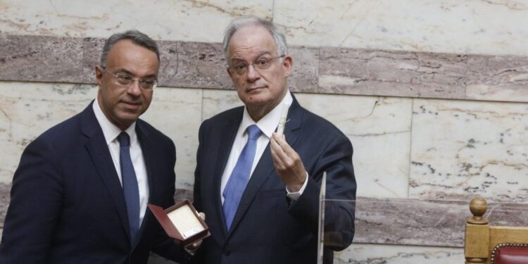 Στη Βουλή ο Προϋπολογισμός 2023 – Προβλέπει ανάπτυξη 1,8% και πληθωρισμό 5%