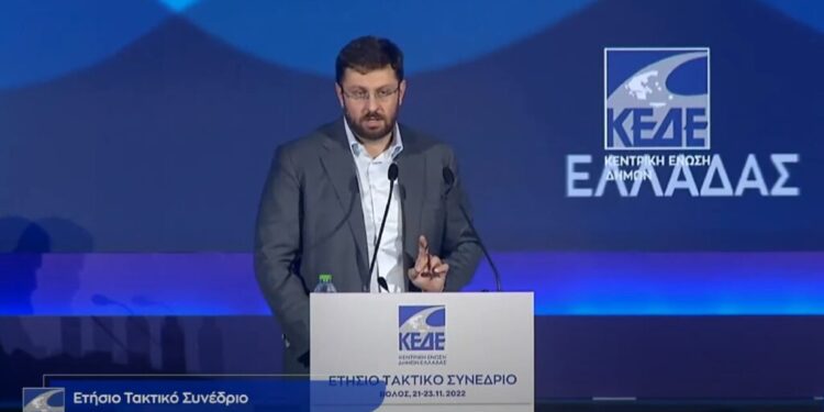 Kώστας Ζαχαριάδης: “Oι ΟΤΑ χρεοκοπούν, οι πάροχοι πλουτίζουν. Οι ΟΤΑ δεν εισπράττουν από τους παρόχους. Αυτό είναι σκάνδαλο”.