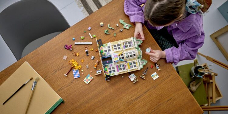 LEGO® τουβλάκια: Xτίζοντας τα Χριστούγεννα με οδηγό την παιδική φαντασία