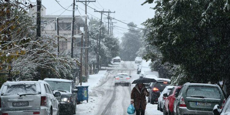 Χιόνια σε Πάρνηθα και Κιθαιρώνα – Κατακόρυφη πτώση της θερμοκρασίας