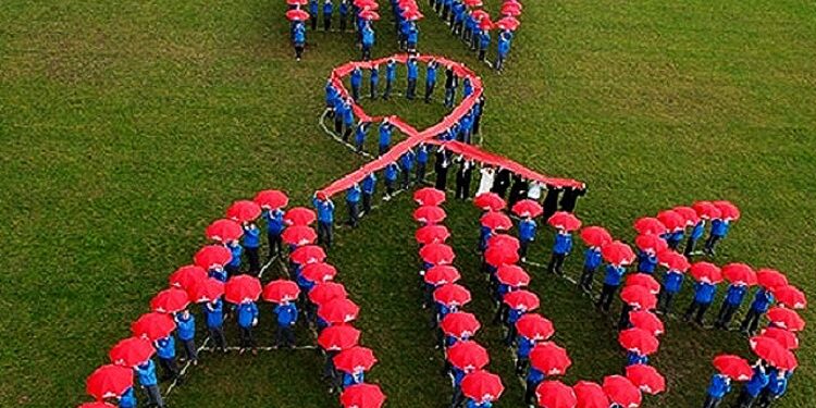 1η Δεκεμβρίου: Παγκόσμια Ημέρα κατά του AIDS – Πάνω από 7.500 άνθρωποι διαγνώστηκαν στην Ελλάδα με AIDS, την τελευταία δεκαετία