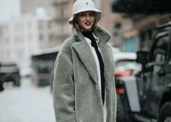 Το teddy coat είναι το πιο άνετο και ζεστό παλτό που φοράνε τώρα τα cool girls