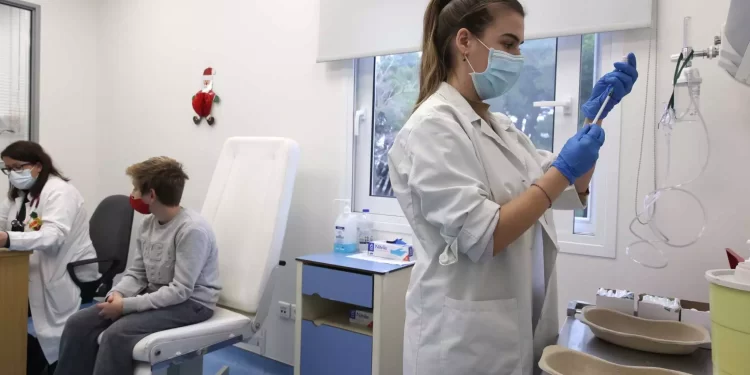 Γρίπη και κοκτέιλ ιώσεων πλήττουν παιδιά και ενήλικες, έξαρση και χάος σε Αθήνα – Θεσσαλονίκη