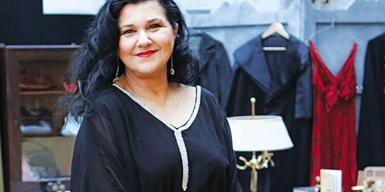 Η Μαίρη Ιγγλέση μας μιλά για… «Ηρακλειώτες που έλαμψαν , Ηρακλειώτες που λάμπουν»