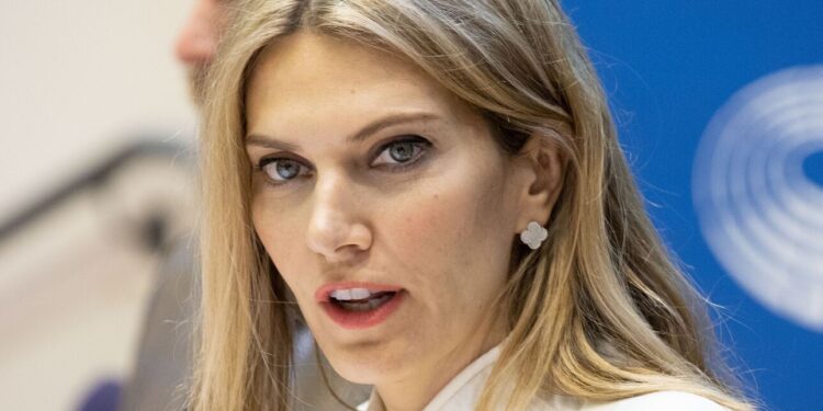 Le Soir: Η Καϊλή ομολόγησε ότι ζήτησε από τον πατέρα της να κρύψει τα 750.000 ευρώ