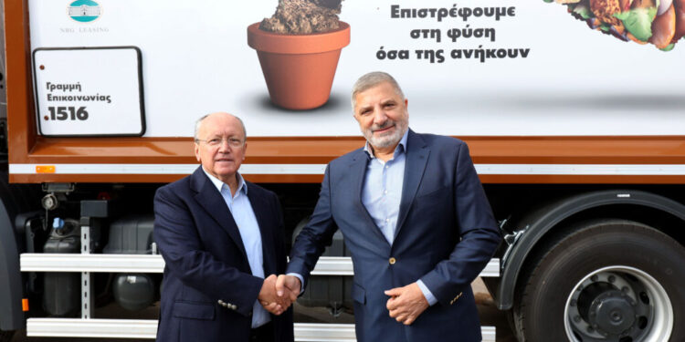 Ακόμα ένα σύγχρονο απορριμματοφόρο και 500 καφέ κάδοι στον Δήμο Μαραθώνα