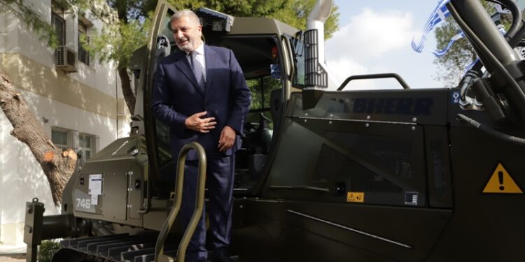 Γ. Πατούλης: «Καθήκον μας να συνδράμουμε το έργο των Ενόπλων Δυνάμεων»