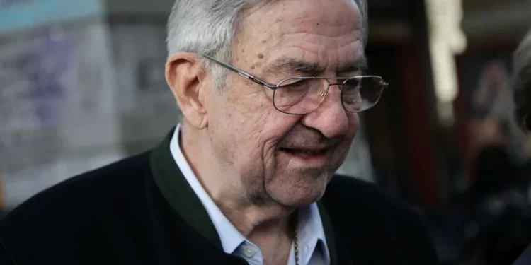 Στην τελευταία του κατοικία ο τέως βασιλιάς Κωνσταντίνος