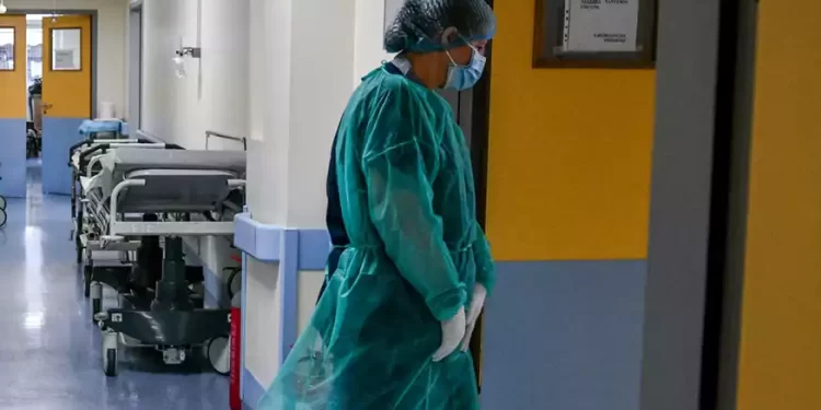 Προβλέψεις για έξαρση κρουσμάτων λόγω μετάλλαξης «Κράκεν»-Συναγερμός για το κοκτέιλ κορονοϊού, γρίπης, ιώσεων και έκτακτο σχέδιο