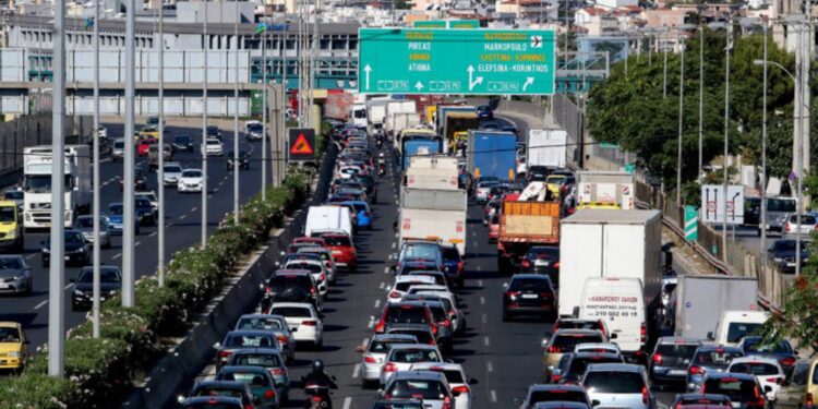 Μποτιλιάρισμα χιλιομέτρων στην άνοδο του Κηφισού λόγω τροχαίου