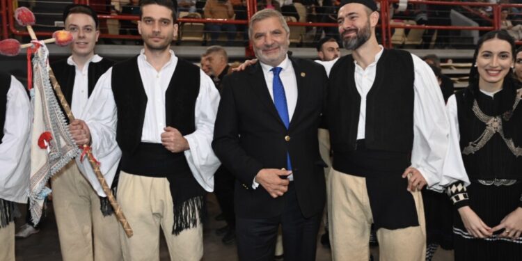 Στην κοπή της «πίτας του Ηπειρώτη» ο Περιφερειάρχης Αττικής