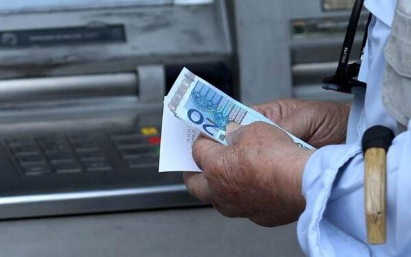 Χατζηδάκης: Αναδρομικά 100 ευρώ στους συνταξιούχους για κάθε μήνα που καθυστερεί η επικουρική