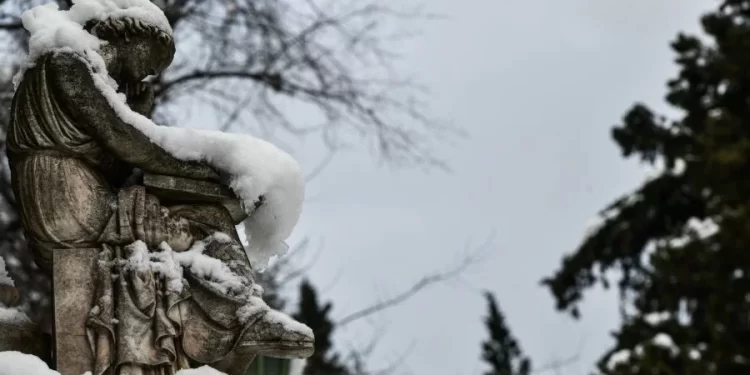 «Μπάρμπαρα»: Μεγάλη πτώση της θερμοκρασίας και χιονοπτώσεις και στην Αττική έως την Τρίτη
