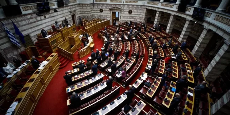 «Παρών» ο ΣΥΡΙΖΑ στην τροπολογία αποκλεισμού του κόμματος Κασιδιάρη