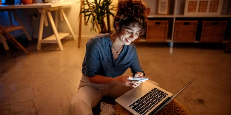«Πράσινα» μεταχειρισμένα iPhone και laptop από τα Public