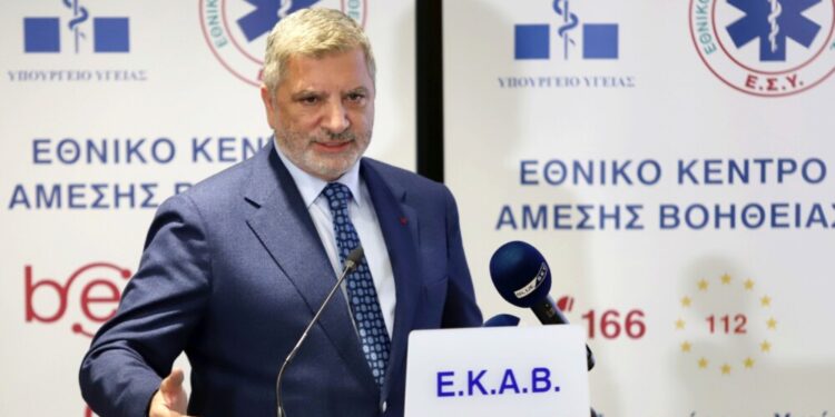 Με χρηματοδότηση της Περιφέρειας Αττικής 3.4 εκ. ευρώ το ΕΚΑΒ προμηθεύεται 52 ασθενοφόρα