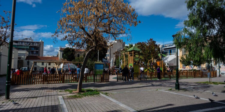 Δήμος Αθηναίων: Το Μεταξουργείο απέκτησε μια νέα, σύγχρονη και πλήρως εξοπλισμένη παιδική χαρά